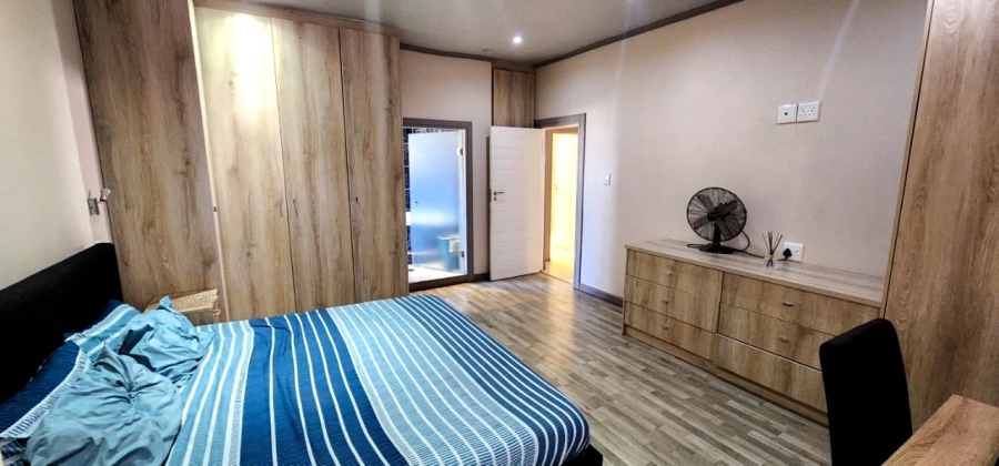 5 Bedroom Property for Sale in Newfields Western Cape